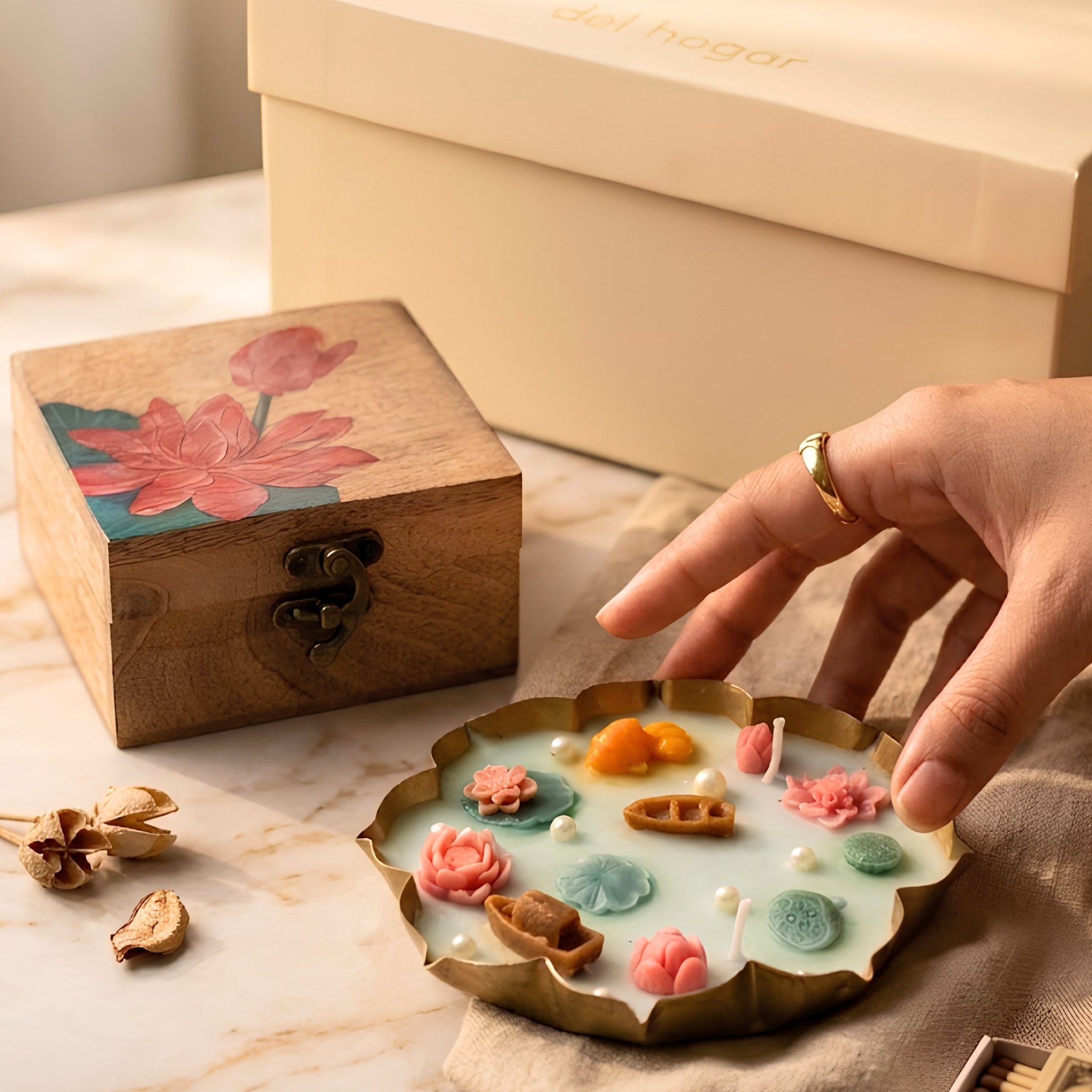 Giftbox-Lotus Bloom (Keepsake Box + Lotus Pond Candle)