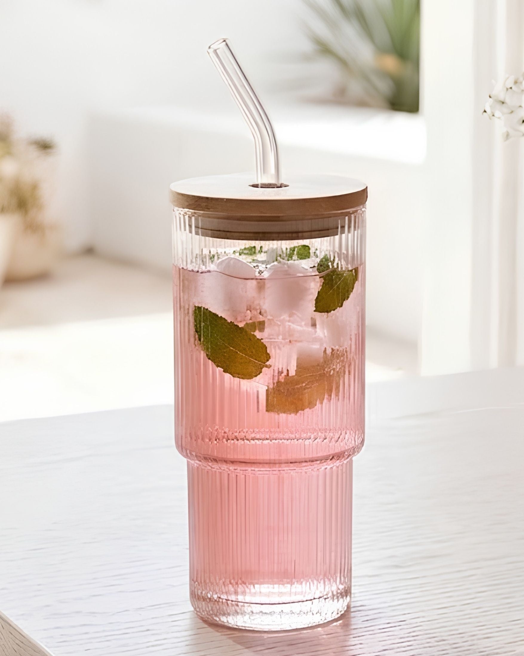 Fluted glass tumbler - with lid & straw (280ml)