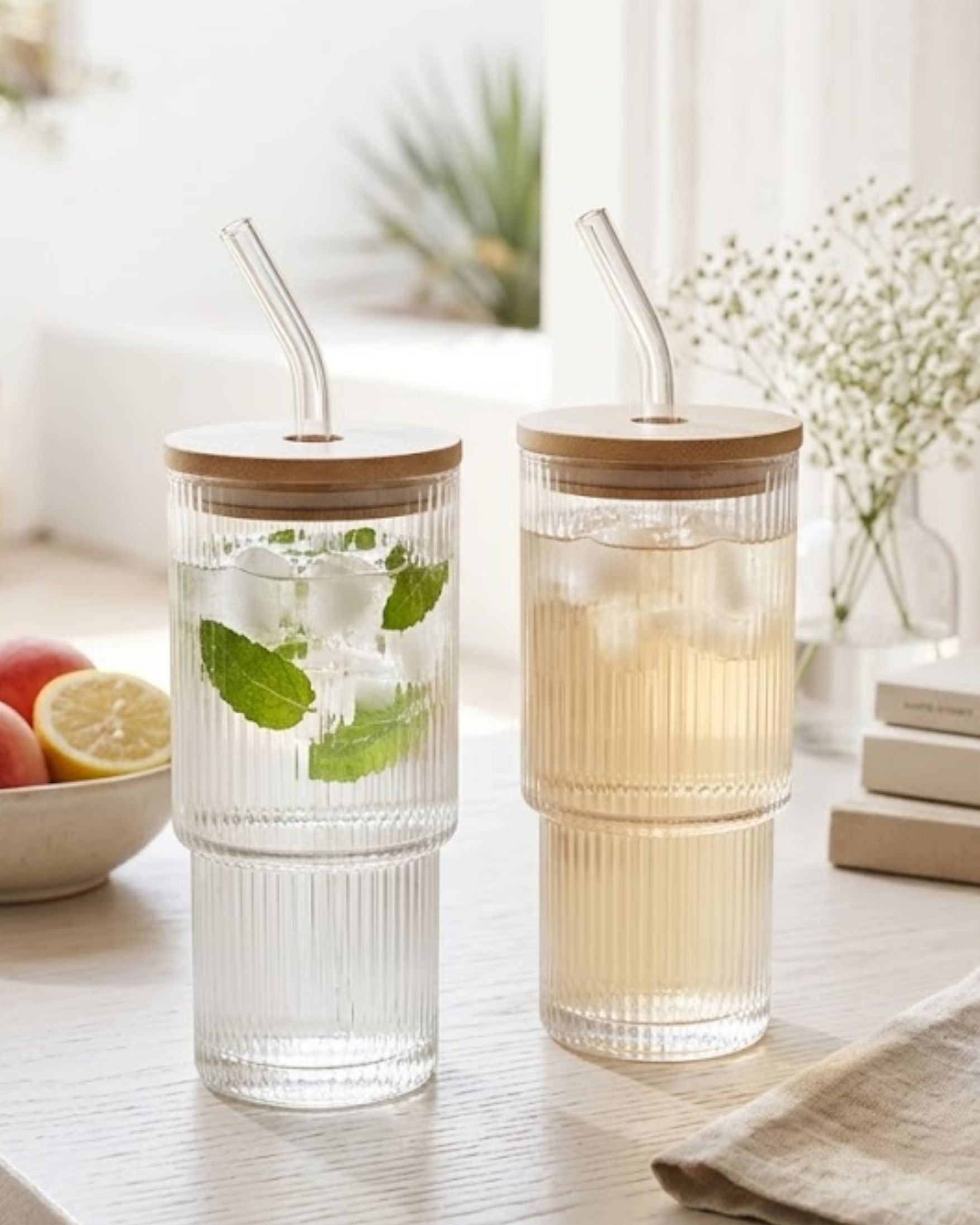 Fluted glass tumbler - with lid & straw (280ml)