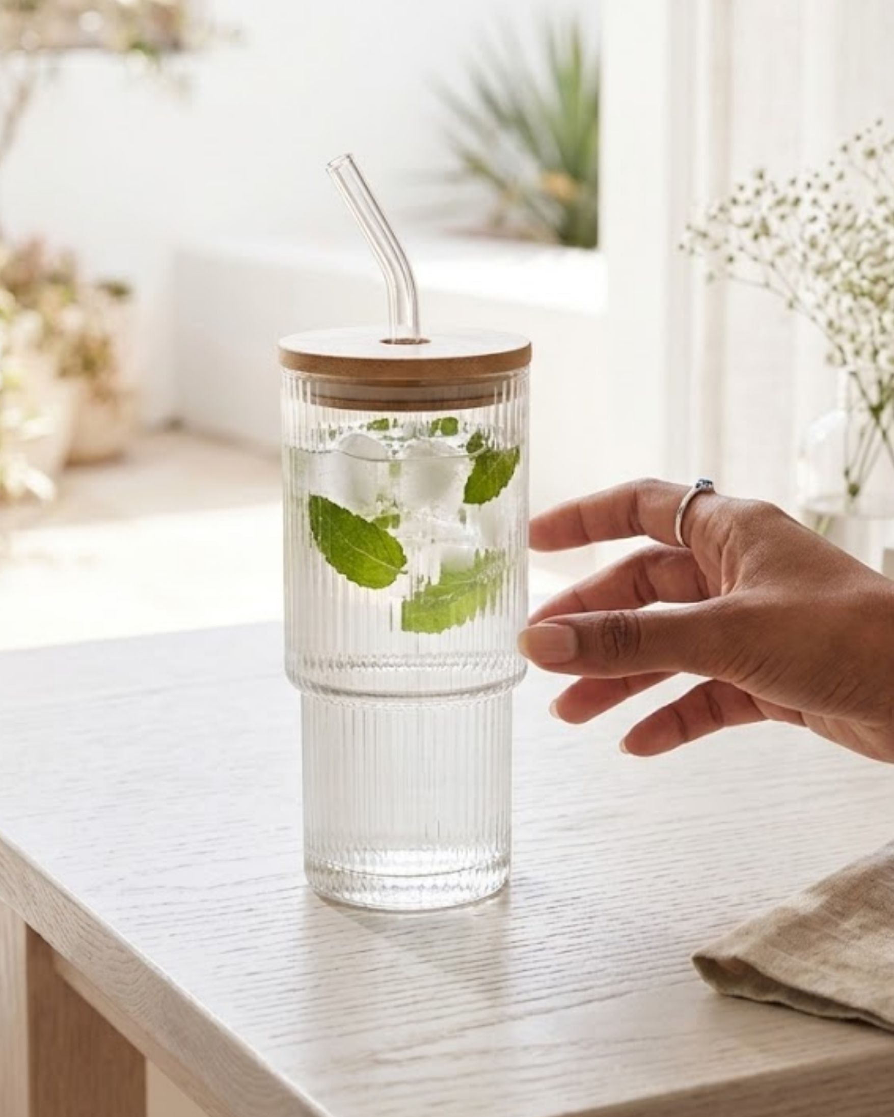 Fluted glass tumbler - with lid & straw (280ml)