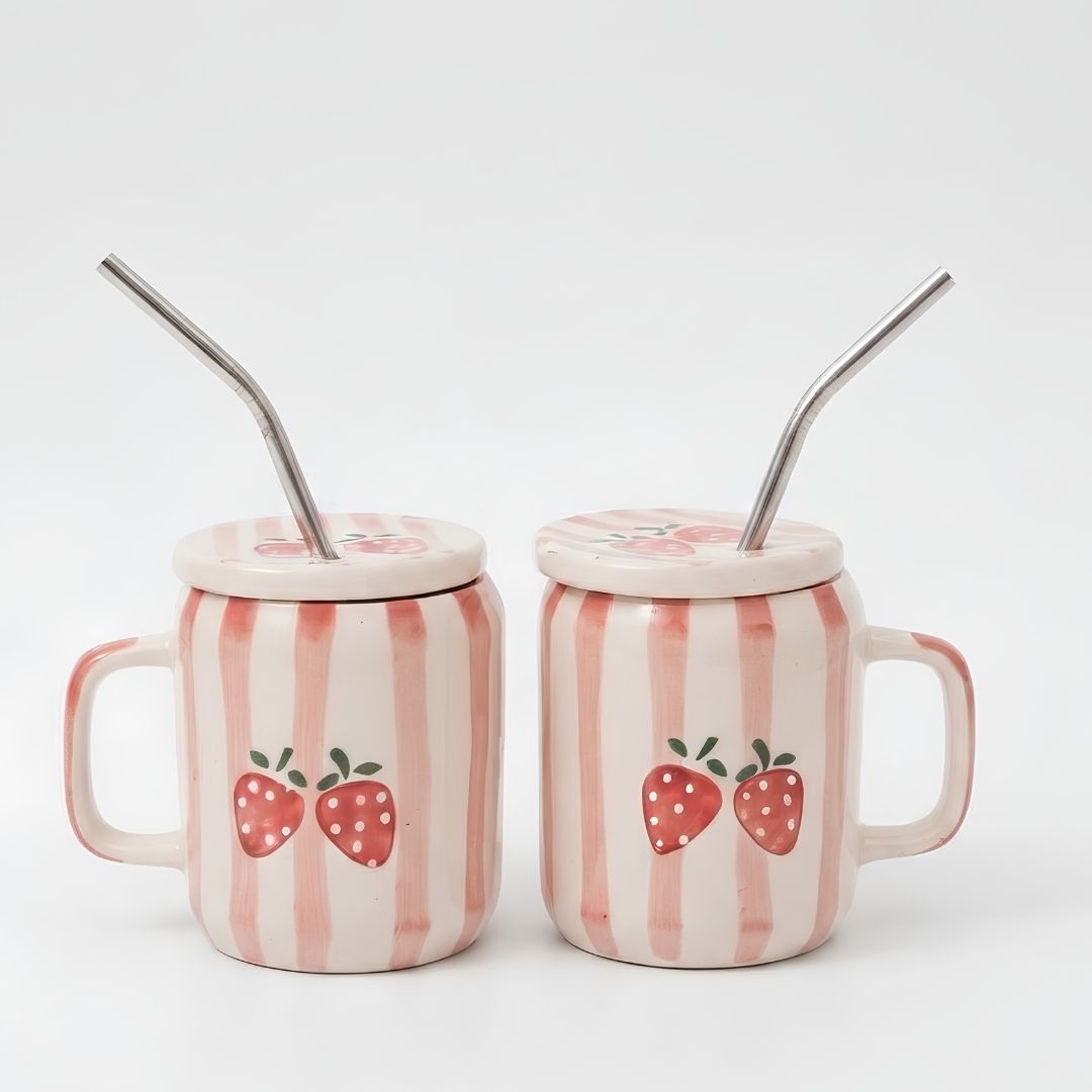 Strawberry tumbler with straw (370ml)