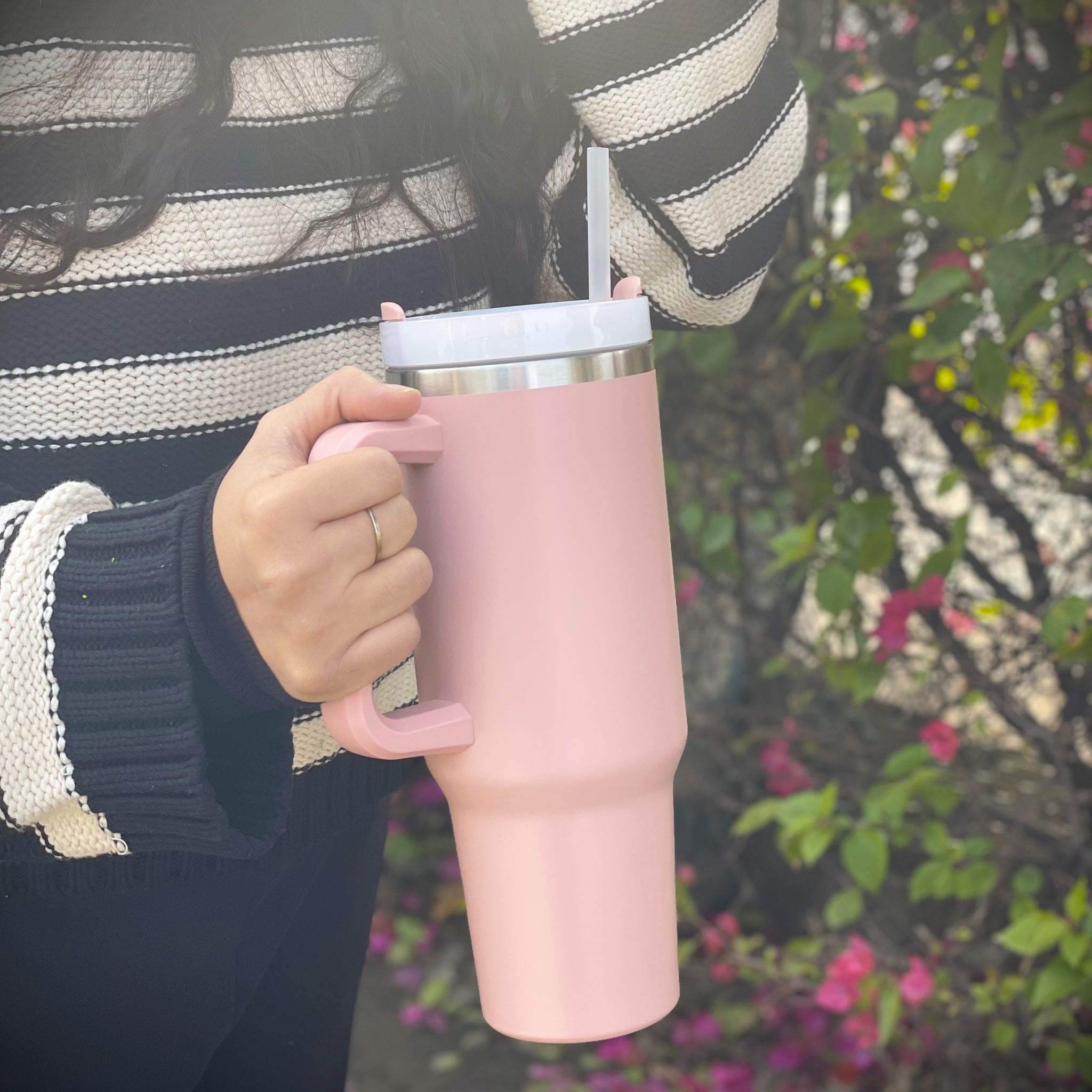 Tumbler with Handle, Straw & Lid I Leakproof Tumbler I Hot and Cold - Peach