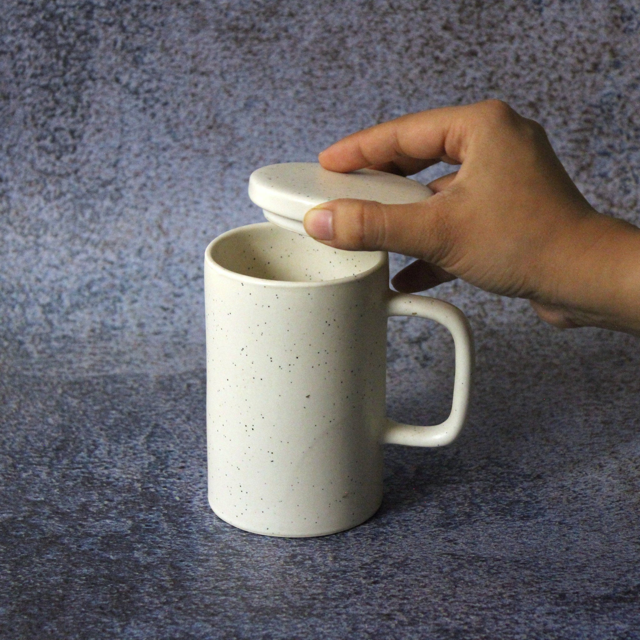 Ivory Mug with Removable Lid – Perfect for keeping it hot