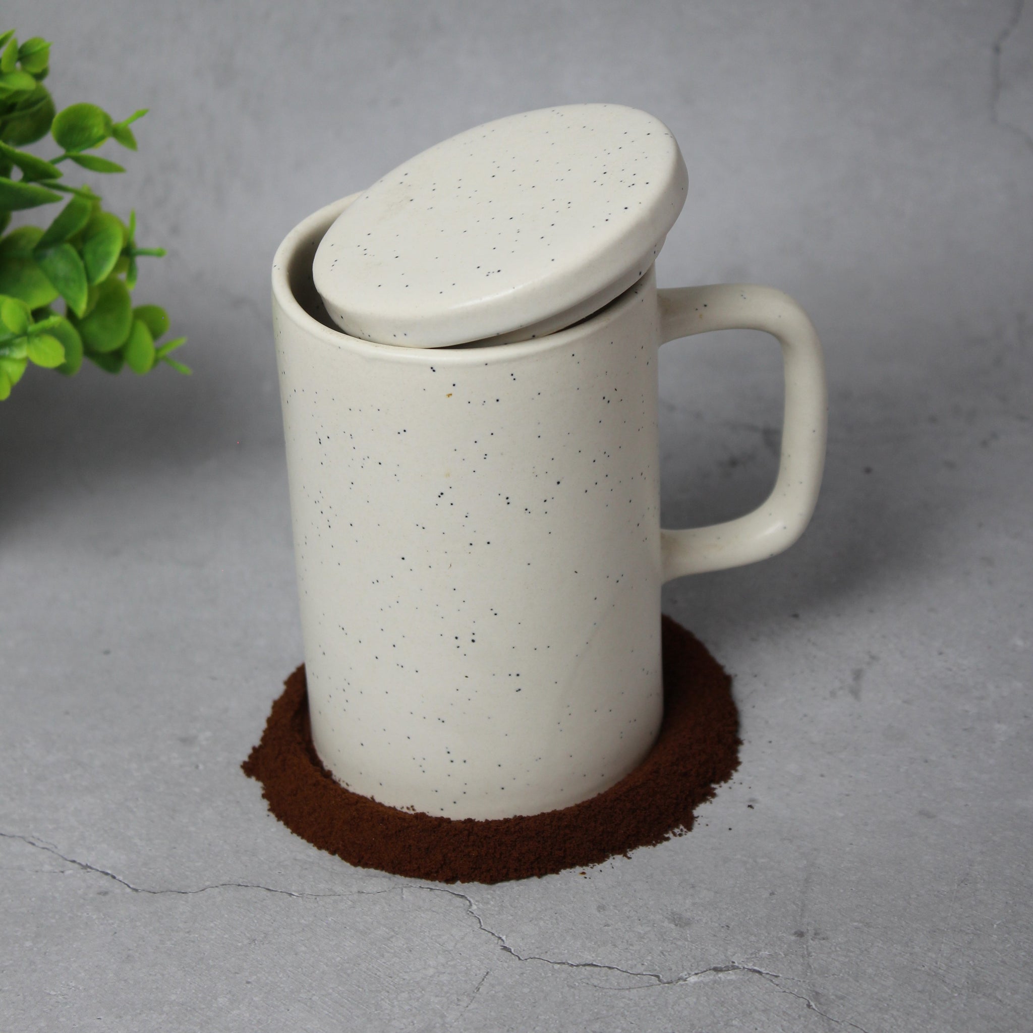 Ivory Mug with Removable Lid – Perfect for keeping it hot