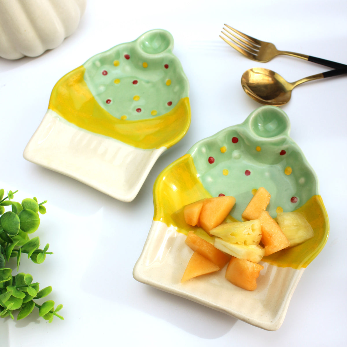 Whimsical ice cream shaped ceramic plates close up - del hogar